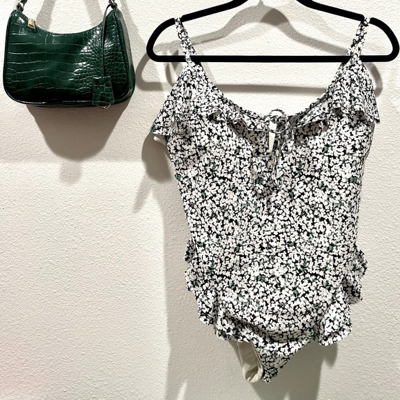 H&M Bathing Suit One-piece HiCut - Picture 1 of 3